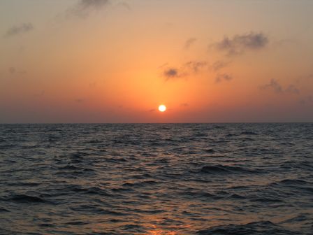 et un coucher de soleil