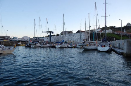 Traversée océan retour - arrivée à la marina de Lajes - Flores
